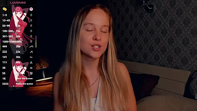 Snapshot of SoonMoor chatting on 09-18-25, 05:59 SoonMoor online show from 09-18-25, 05:59