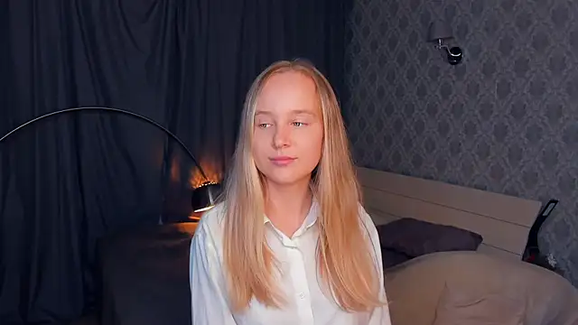 Snapshot of SoonMoor chatting on 09-20-25, 05:47 SoonMoor online show from 09-20-25, 05:47