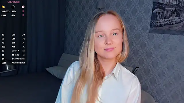 Snapshot of SoonMoor chatting on 09-25-25, 06:00 SoonMoor online show from 09-25-25, 06:00