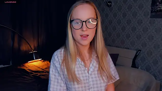 Snapshot of SoonMoor chatting on 10-10-25, 05:34 SoonMoor online show from 10-10-25, 05:34