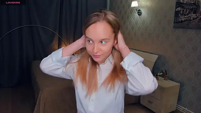 Snapshot of SoonMoor chatting on 11-08-25, 06:07 SoonMoor online show from 11-08-25, 06:07