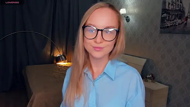 Snapshot of SoonMoor chatting on 11-14-25, 06:17 SoonMoor online show from 11-14-25, 06:17