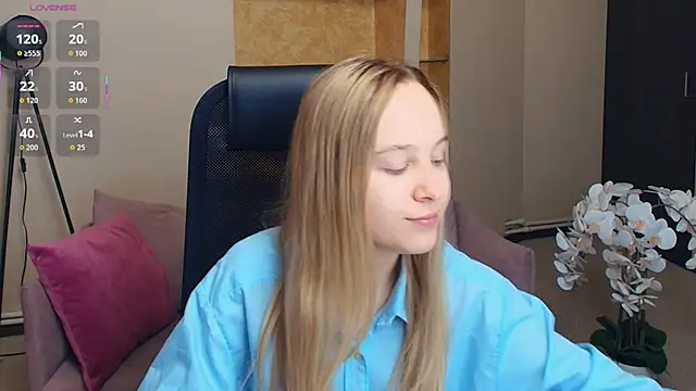 Snapshot of SoonMoor chatting on 12-05-25, 07:21 SoonMoor online show from 12-05-25, 07:21