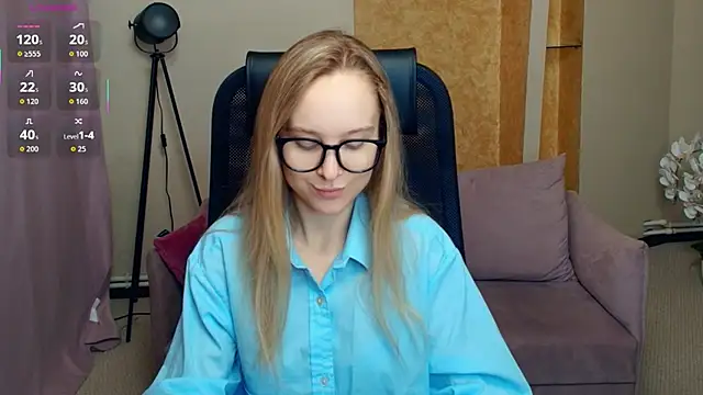 Snapshot of SoonMoor chatting on 12-14-25, 06:56 SoonMoor online show from 12-14-25, 06:56