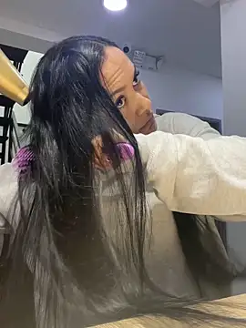 TiffanyyLam online show from 10-08-25, 11:19