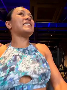 TiffanyyLam online show from 10-20-25, 11:54