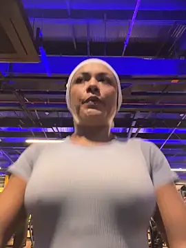 TiffanyyLam online show from 11-04-25, 10:47