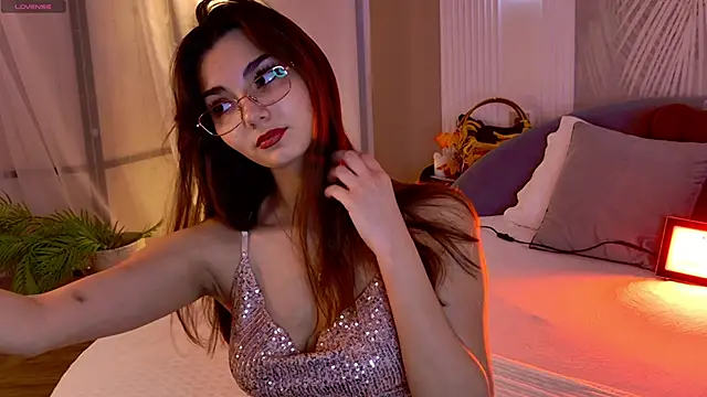 Snapshot of LeaMelone chatting on 11-17-25, 04:57 LeaMelone online show from 11-17-25, 04:57