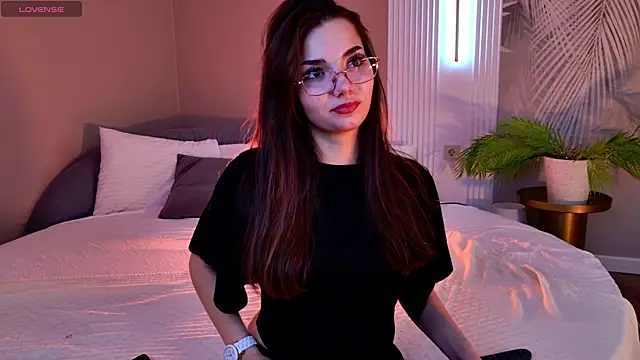 Snapshot of LeaMelone chatting on 11-30-25, 04:55 LeaMelone online show from 11-30-25, 04:55