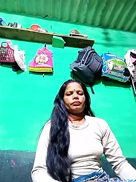 Snapshot of Sapna_ji45 chatting on 10-18-25, 03:35 Sapna ji45 online show from 10-18-25, 03:35