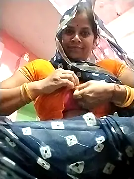 Snapshot of Hot_babli54 chatting on 10-31-25, 04:24 Hot babli54 online show from 10-31-25, 04:24