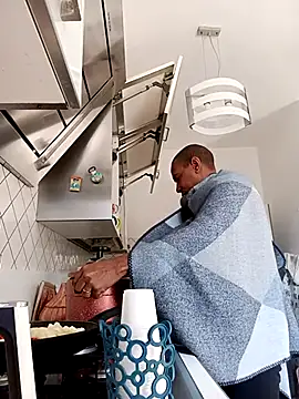 estrogeni online show from 03-30-26, 08:48