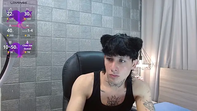 Iantwink18 online show from 10-17-25, 06:32