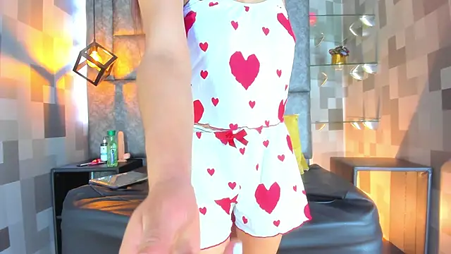 Emily Mitchell online show from 11-26-25, 08:54