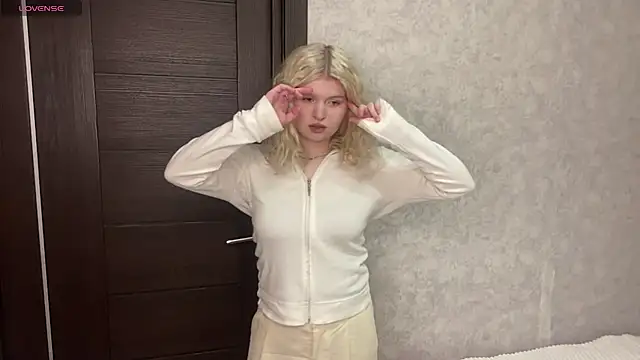 Snapshot of ShontaWasilko chatting on 02-10-26, 07:40 ShontaWasilko online show from 02-10-26, 07:40