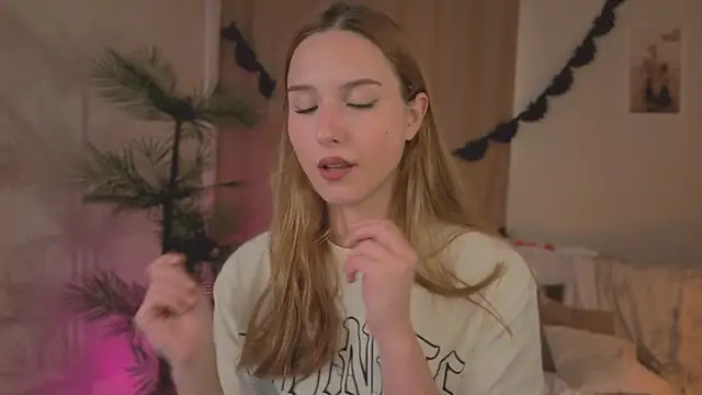 Snapshot of Vegas_V chatting on 10-21-25, 01:45 Vegas V online show from 10-21-25, 01:45