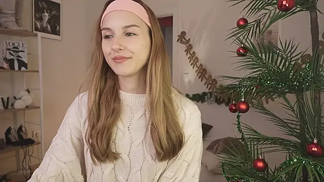 Snapshot of Vegas_V chatting on 12-17-25, 12:22 Vegas V online show from 12-17-25, 12:22