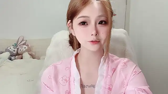 Snapshot of xiaoyugan-99 chatting on 10-05-25, 01:53 xiaoyugan-99 online show from 10-05-25, 01:53