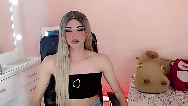Snapshot of sweet_royal_ chatting on 10-16-25, 03:51 sweet royal online show from 10-16-25, 03:51