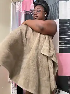 Milkcoco online show from 11-11-25, 01:22