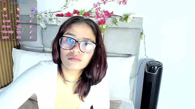Snapshot of Aliina__Sauvage chatting on 10-10-25, 12:37 Aliina Sauvage online show from 10-10-25, 12:37