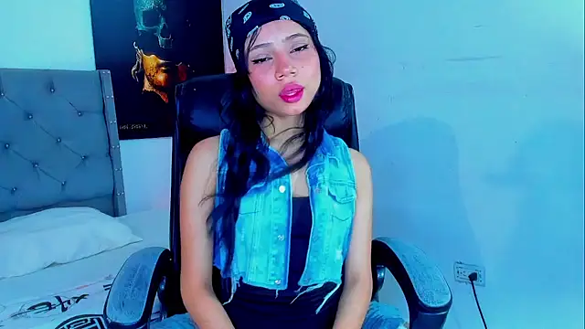 Snapshot of megan_rousexx chatting on 10-20-25, 07:58 megan rousexx online show from 10-20-25, 07:58