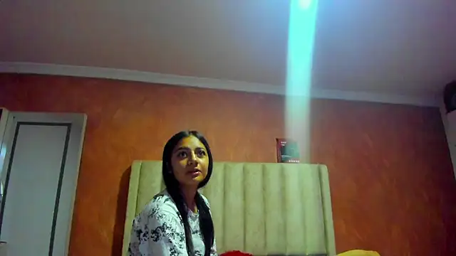 Naomi 205 online show from 11-19-25, 02:22