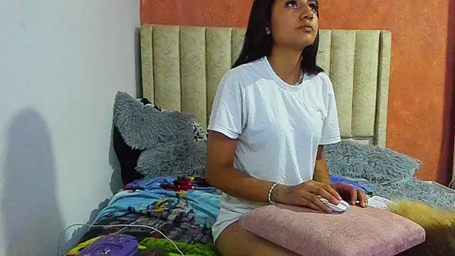 Naomi 205 online show from 12-01-25, 04:28