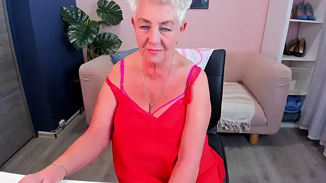 Snapshot of HotandMature chatting on 03-21-25, 08:39 HotandMature online show from 03-21-25, 08:39
