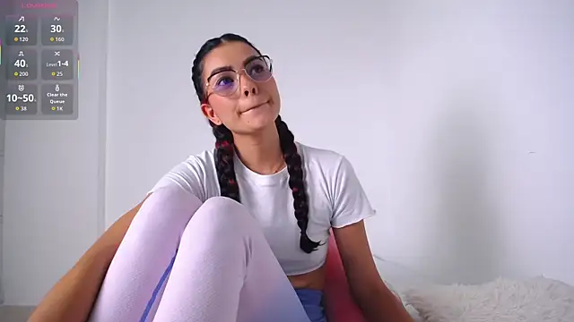 Snapshot of emilytolson_ chatting on 10-10-25, 06:29 emilytolson online show from 10-10-25, 06:29