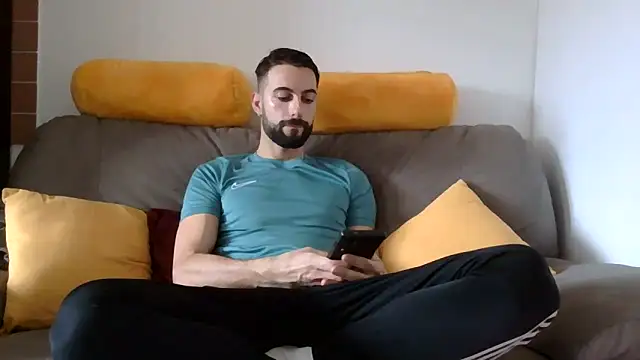 Amicisegreti online show from 12-23-25, 09:40