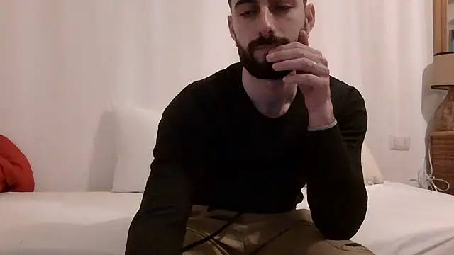 Amicisegreti online show from 03-27-26, 05:45