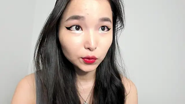 Snapshot of Soyun_Mia chatting on 12-15-25, 12:20 Soyun Mia online show from 12-15-25, 12:20