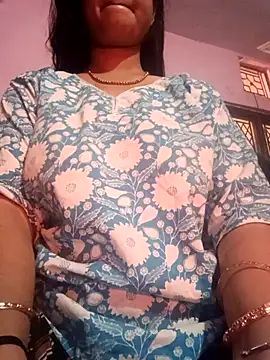 priya-kumari22 online show from 12-18-25, 12:49