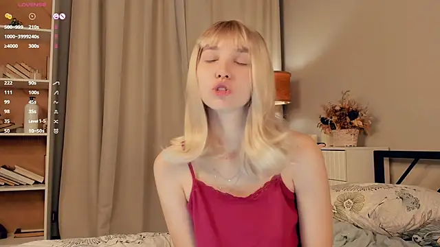 Snapshot of ErinBissonnette chatting on 11-08-25, 07:45 ErinBissonnette online show from 11-08-25, 07:45