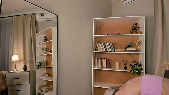 ErinBissonnette online show from 04-14-26, 06:03