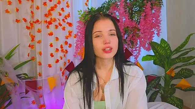 LauraHale online show from 11-10-25, 07:40