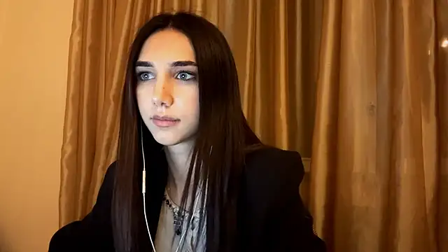 Snapshot of LinaMour chatting on 09-20-25, 10:11 LinaMour online show from 09-20-25, 10:11