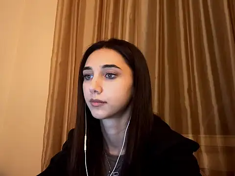 Snapshot of LinaMour chatting on 09-21-25, 11:17 LinaMour online show from 09-21-25, 11:17