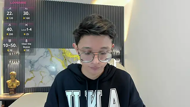 SantiagoRusso18 online show from 10-10-25, 12:37