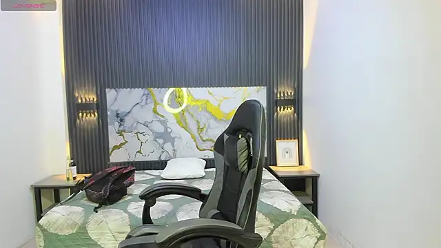 SantiagoRusso18 online show from 02-15-26, 08:27