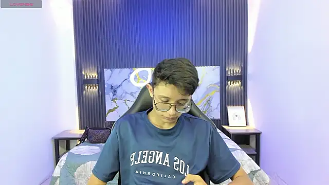 SantiagoRusso18 online show from 02-17-26, 07:31