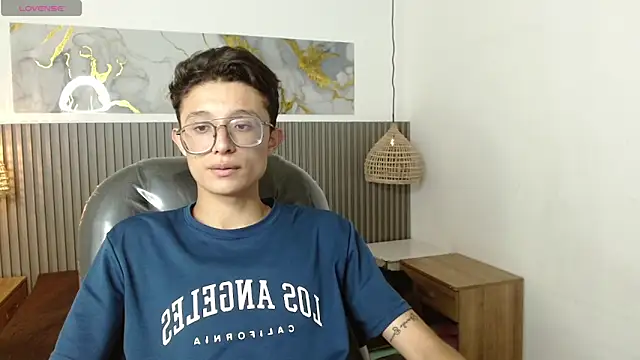 SantiagoRusso18 online show from 03-04-26, 05:19