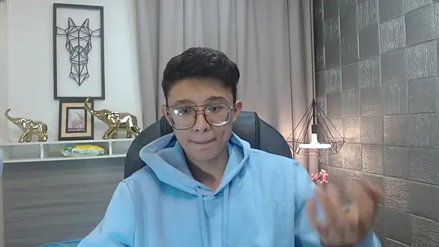 SantiagoRusso18 online show from 04-18-26, 11:47