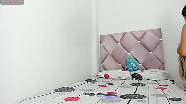 Snapshot of SaraNixx chatting on 12-20-25, 12:40 SaraNixx online show from 12-20-25, 12:40