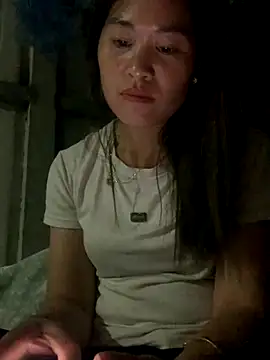 tuyetnhi-00 online show from 10-24-25, 02:02