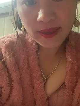 tuyetnhi-00 online show from 12-16-25, 12:37