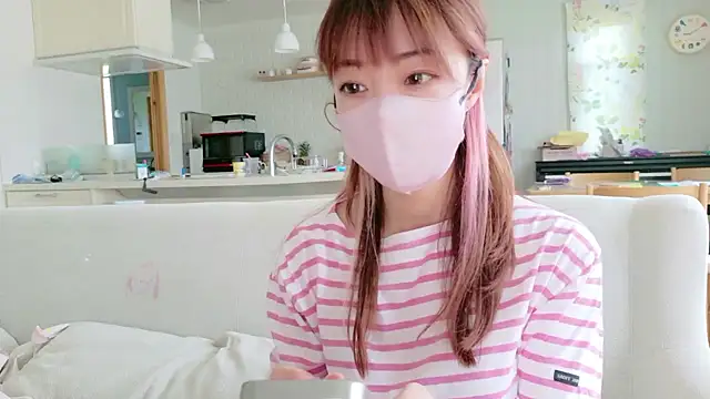 Snapshot of SUZU_1201 chatting on 06-11-26, 12:08 SUZU 1201 online show from 06-11-26, 12:08