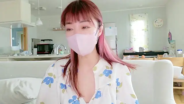 Snapshot of SUZU_1201 chatting on 06-27-26, 01:10 SUZU 1201 online show from 06-27-26, 01:10