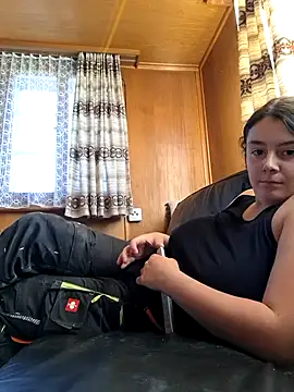 Snapshot of YoungLiisaxx chatting on 10-30-25, 12:06 YoungLiisaxx online show from 10-30-25, 12:06